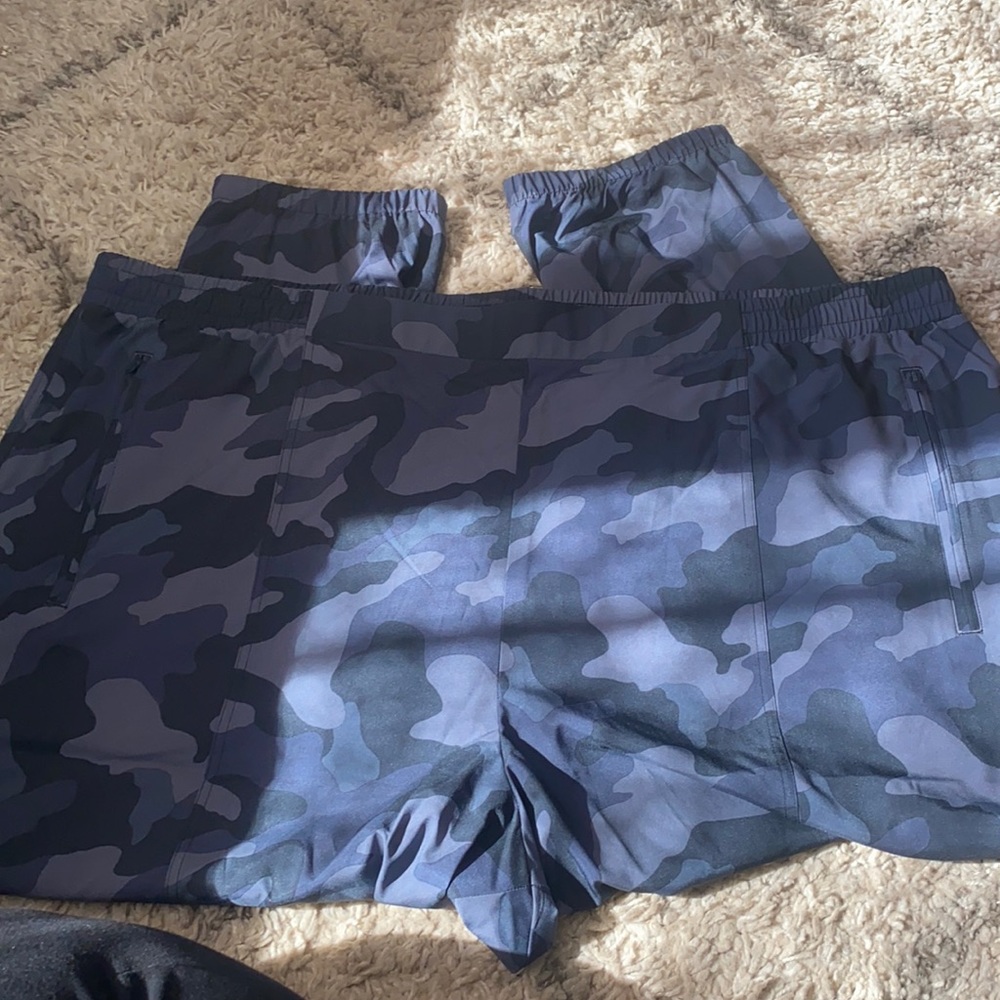 Mid-Rise StretchTech Plus-Size Jogger Pants in Gray Camo